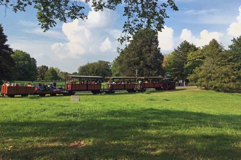 Britzer Garten Entspannt durch das herbstliche Berlin